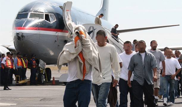 Hoy llegan 90 exconvictos dominicanos desde los EEUU