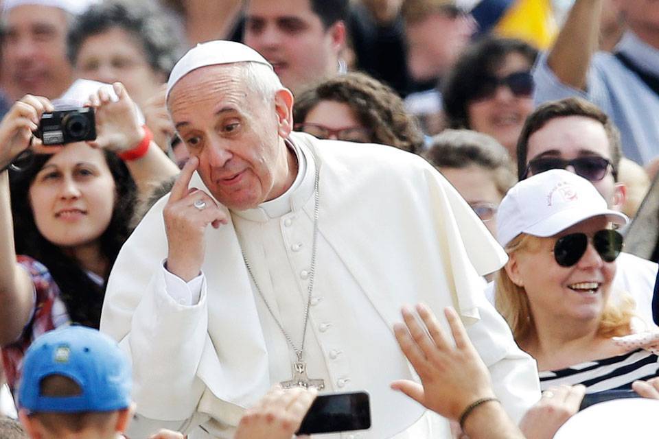 Papa Francisco dice escándalos por pedofilia son «una vergüenza» para la Iglesia