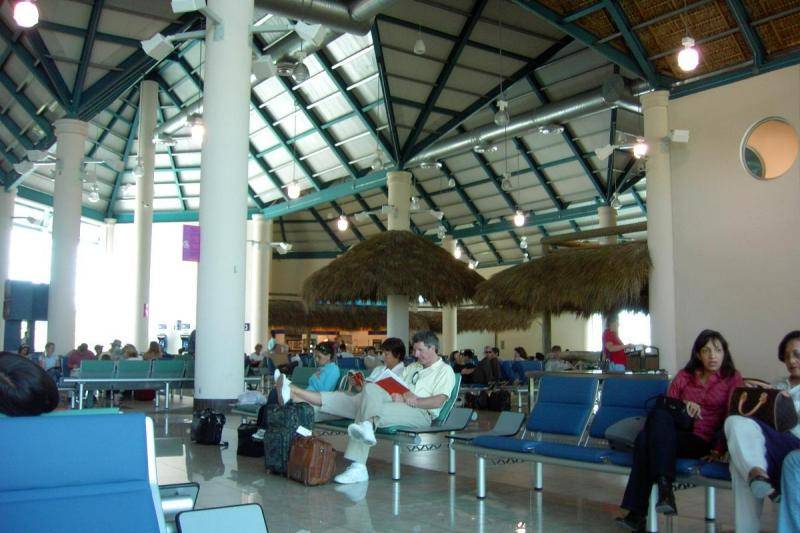 Por segunda vez seis dominicanos intentaron viajar a España e Italia con documentos falsos