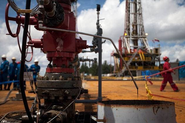 El petróleo de Texas cae un 5,28 % y cierra en 31,41 dólares