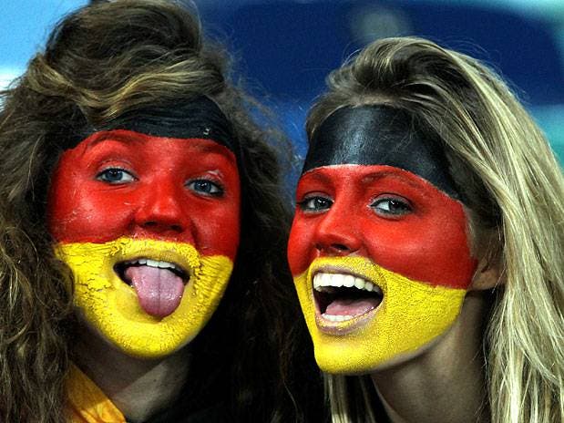 Hallan cancerígenos en los maquillajes con los colores de la bandera alemana