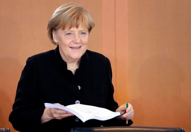 Merkel viaja a Kiev para mostrar su apoyo y seguir mediando en la crisis