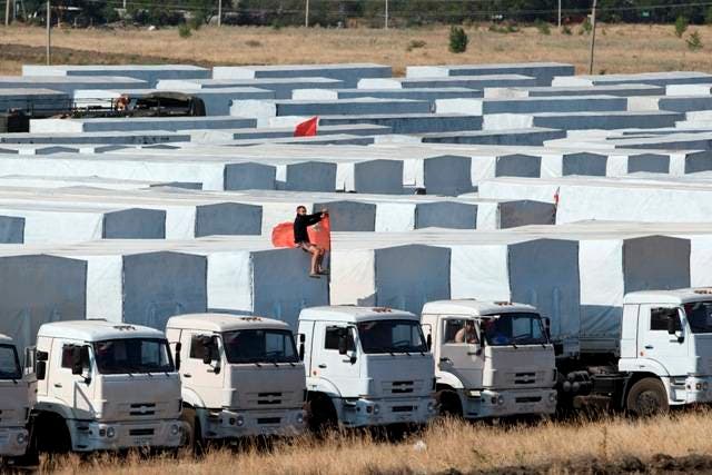 Otros 100 camiones con ayuda humanitaria rusa entran en Ucrania