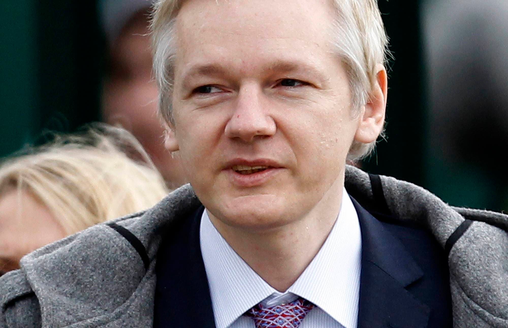 Ecuador restringió internet a Assange tras «impacto» en campaña de EEUU