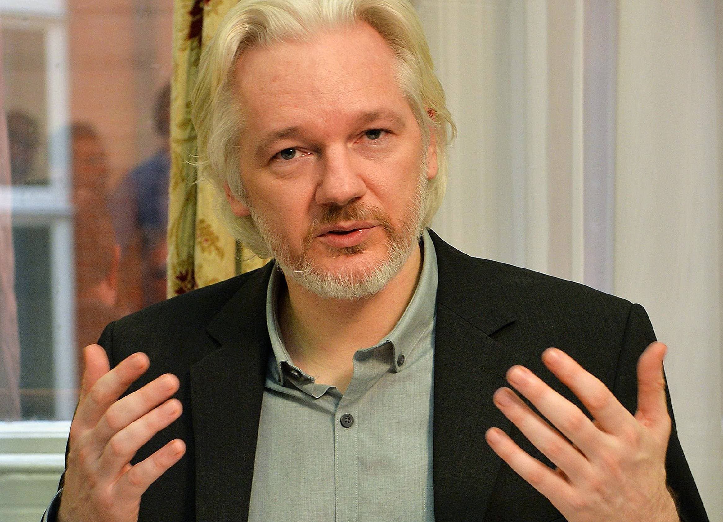 Assange: Los bancos y la prensa no dejarán a Trump ser presidente de EEUU