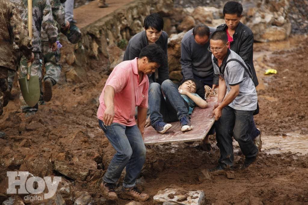 Búsqueda urgente de los supervivientes de terremoto en China con 400 muertos