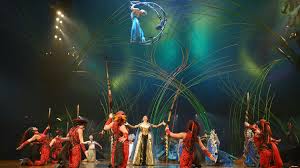 Cirque du Soleil homenajea a Beatles en aeropuerto