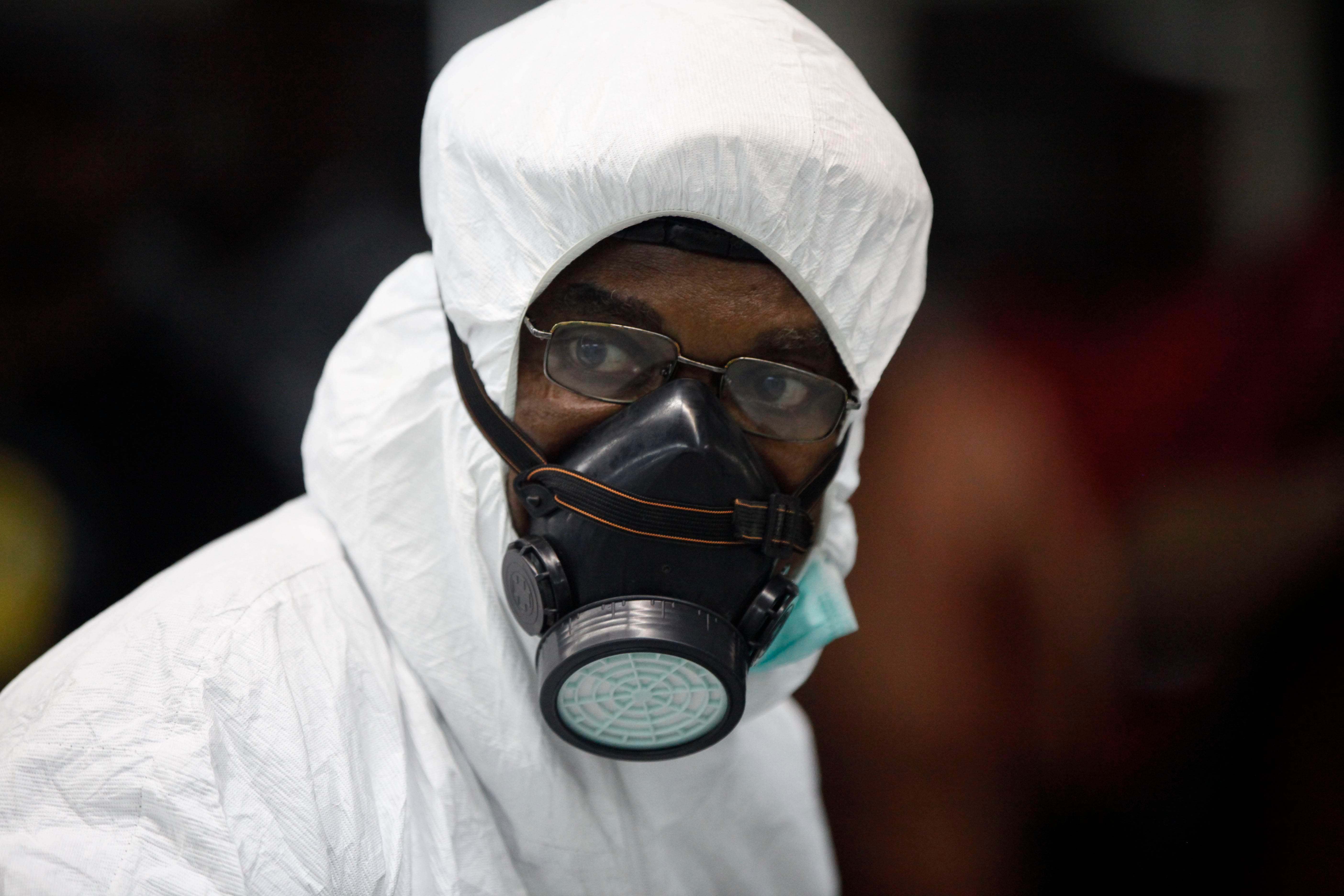 Costa Rica busca a personas que ingresaron de países con brote de ébola
