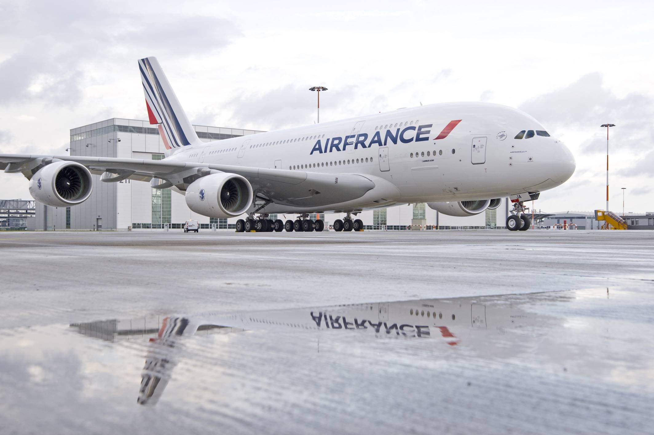 Air France prevé suprimir 1.000 puestos de empleo en 2016
