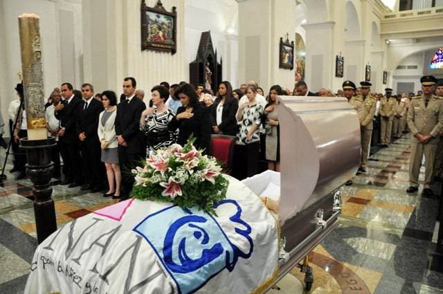 Sepultan restos de la Ex primera dama doña Renée Klang Viuda Guzmán