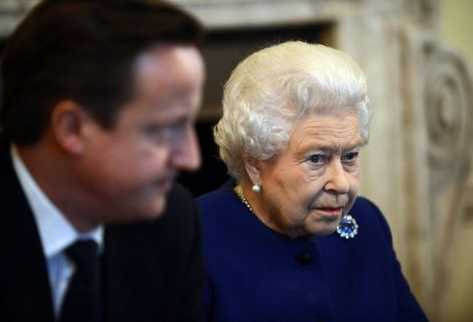 Primer ministro británico tendrá que pedirle disculpas a la reina