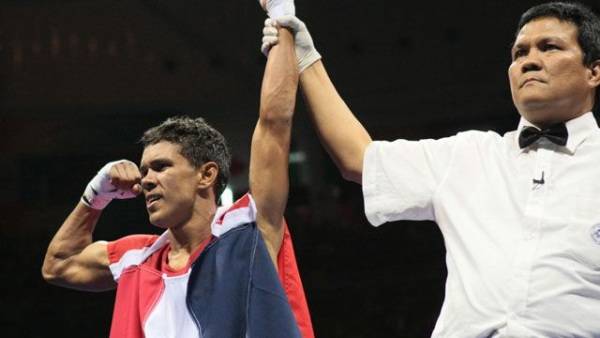 Boxeador dominicano gana  el título mundial en la categoría gallo de la AMB