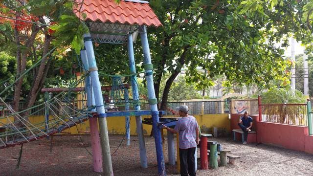 Parque infantil de Salcedo es usado como motel