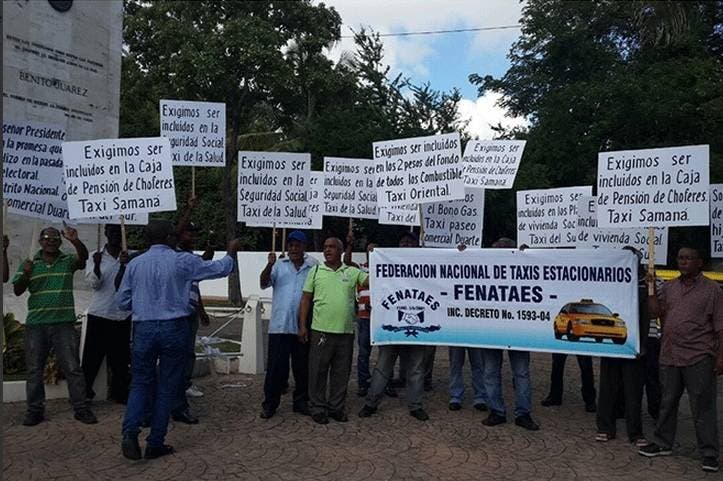 Taxistas exigen al Gobierno carros nuevos y Bonogas que prometió en campaña