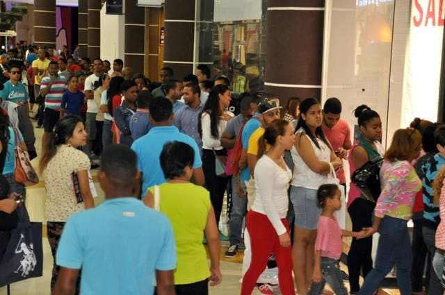 Danilo Medina: No se permitirá reapertura de espacios de entretenimiento ni plazas comerciales