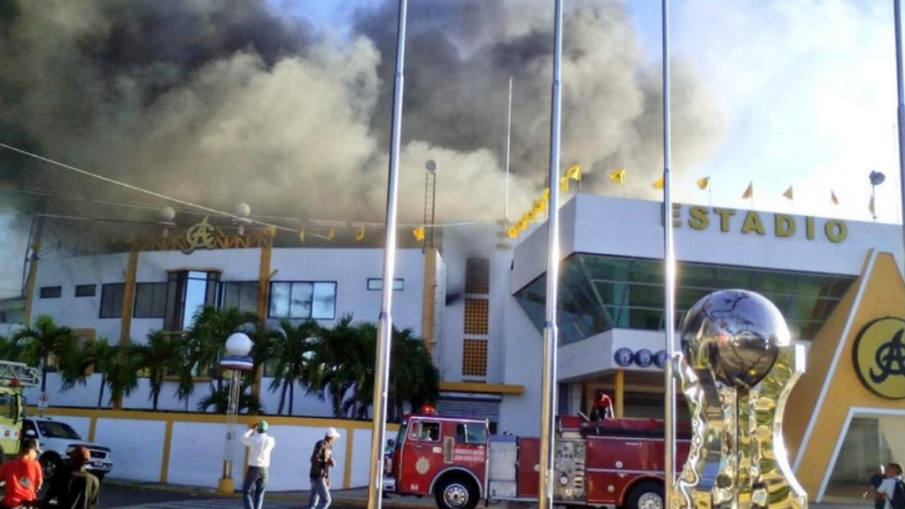 Incendio afecta Estadio Cibao
