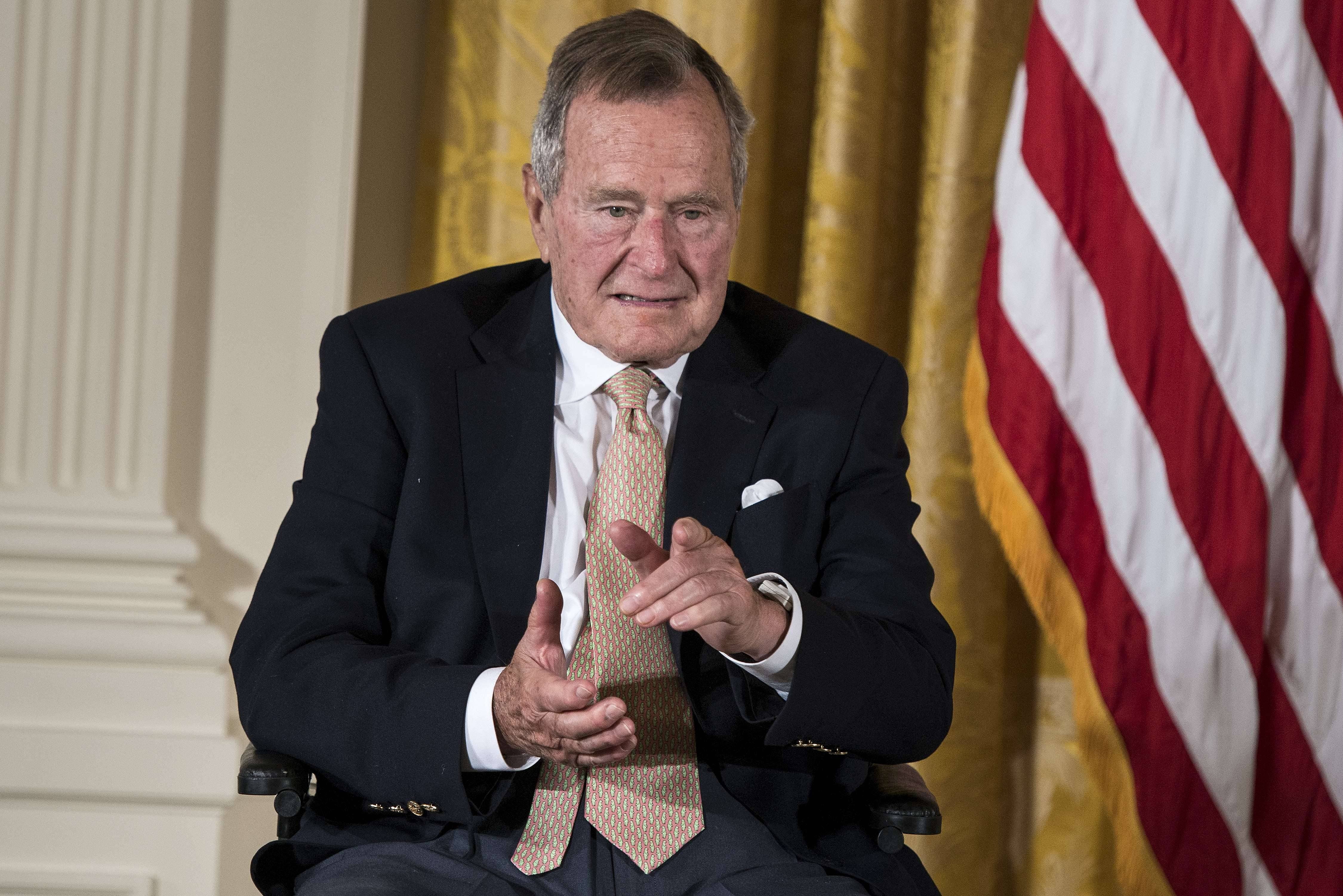 George Bush sale de hospital tras cuatro días ingresado por fractura de una vértebra