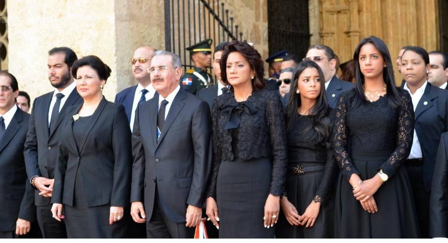 Presidente Danilo Medina fue a la Catedral y al Altar de la Patria