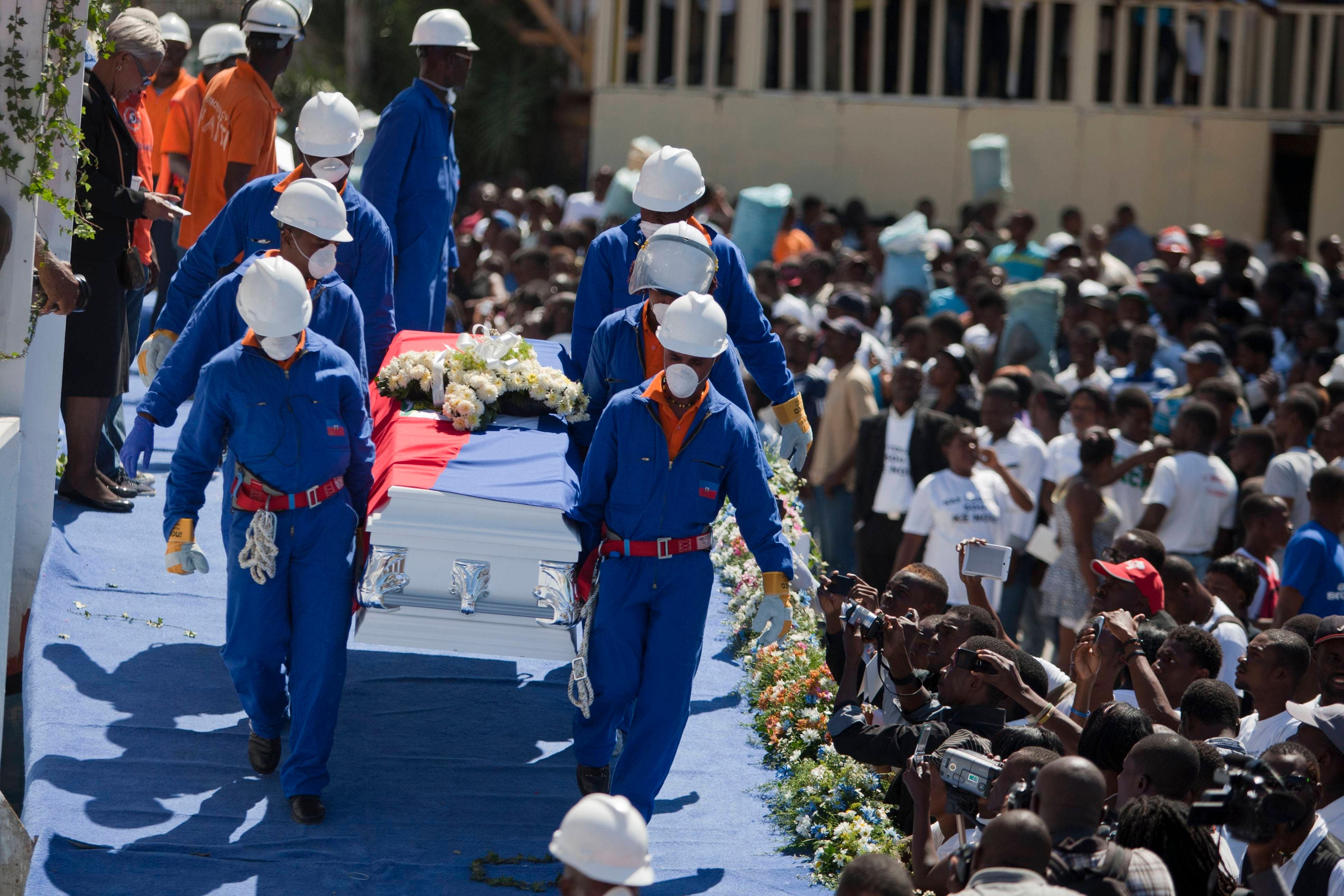 Hoy Digital - Miles asisten en Haití a funeral de víctimas ...