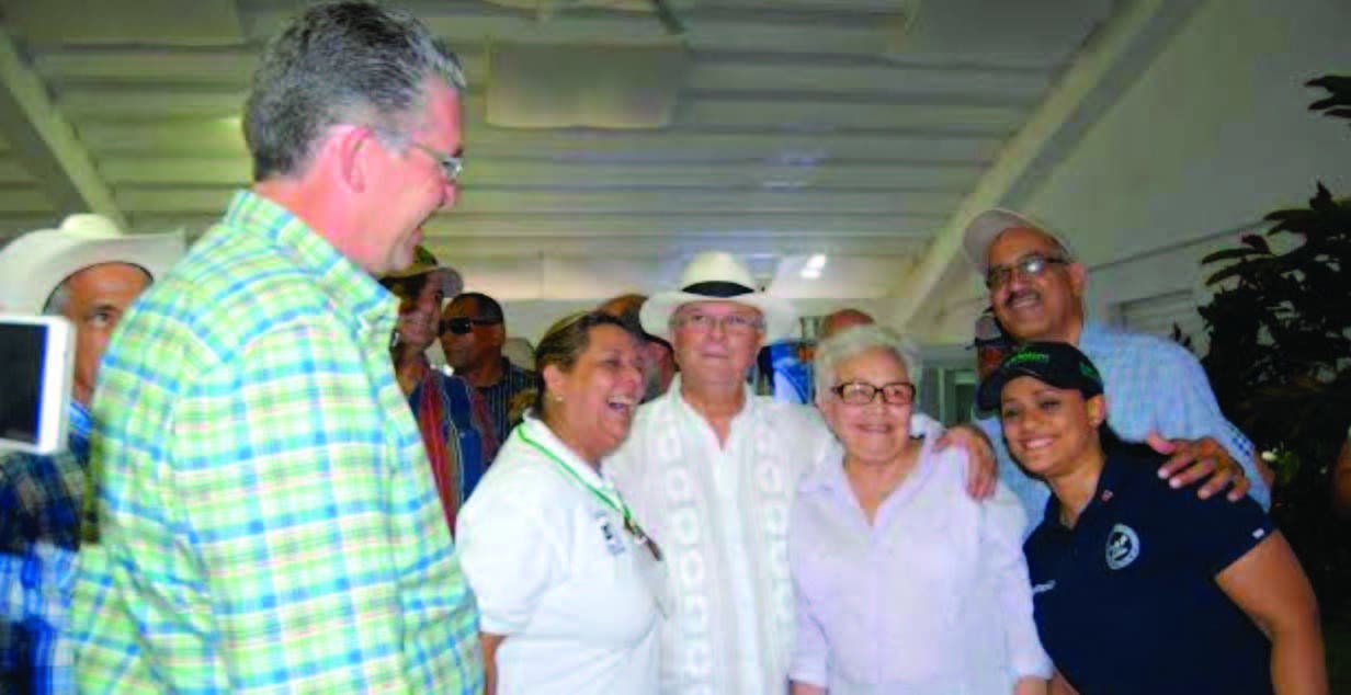 Funcionarios de la alcaldía de Santiago pasan a apoyar a Hipólito Mejía en PRM‏