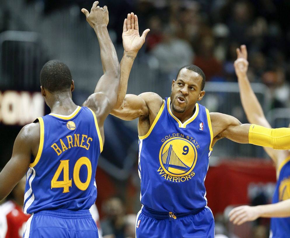 Warriors ganan duelo a Clippers