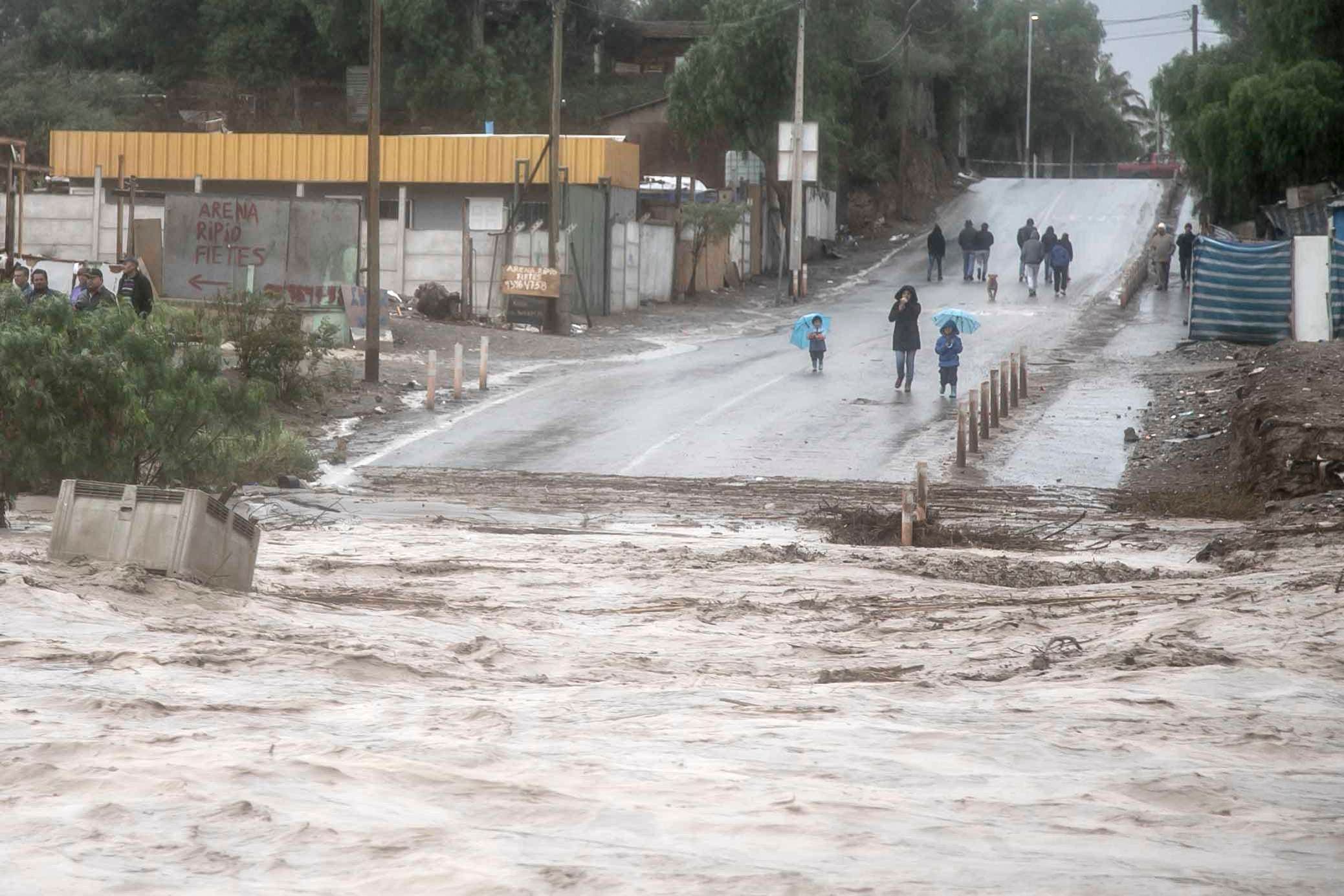 Fuertes lluvias causan inundación en desierto de Chile