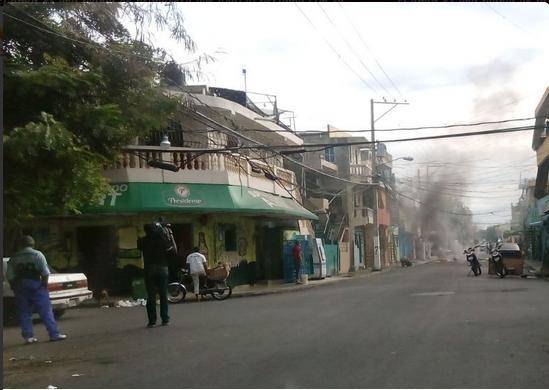 Reportan enfrentamientos entre residentes del barrio 27 de Febrero y policías