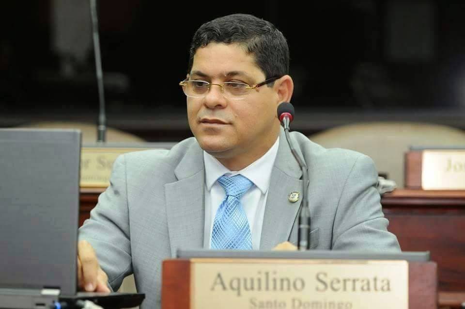 Diputado Aquilino Serrata entrega ajuares a familia resultó afectada por incendio