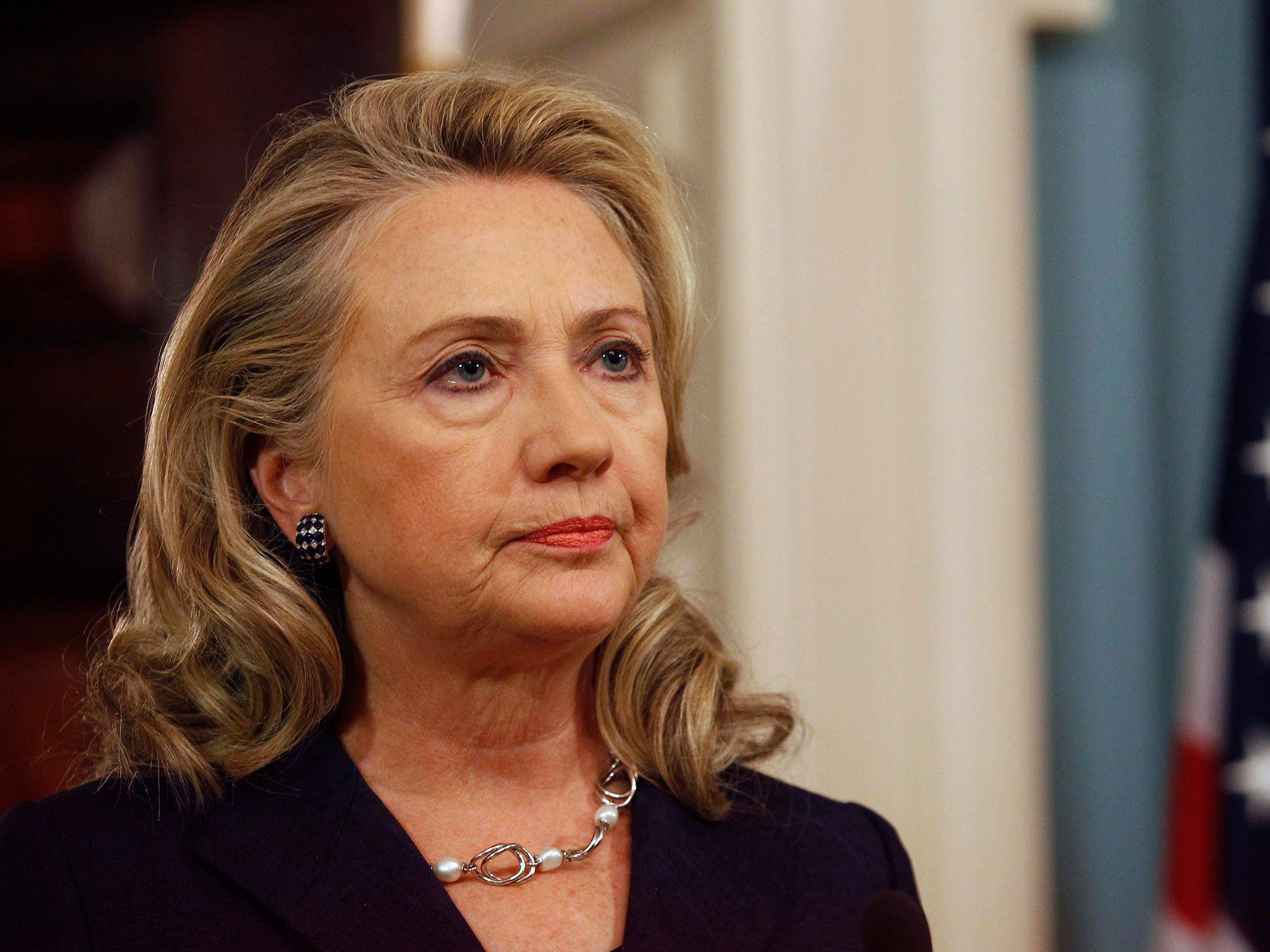 Departamento de Estado publicará hoy 7 mil páginas más de correos de Clinton