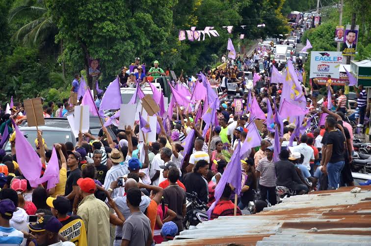 Realizan primera caravana en Moca en apoyo a la reelecci n