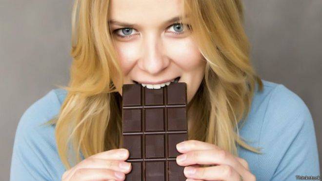 ¿Puede un simple truco mental ayudarte a controlar las ansias de comer chocolate?