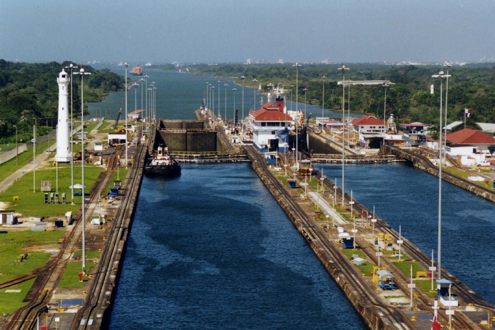 El Canal de Panamá tuvo en 2015 ingresos un 8 % mayores a lo presupuestado