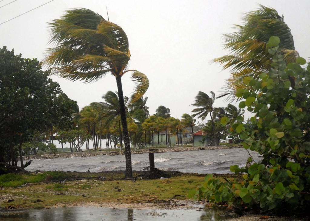 Huracán Danny se potencia a categoría 2 en su avance hacia el Caribe