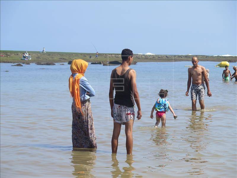 Cada vez más ropa en las playas de Marruecos