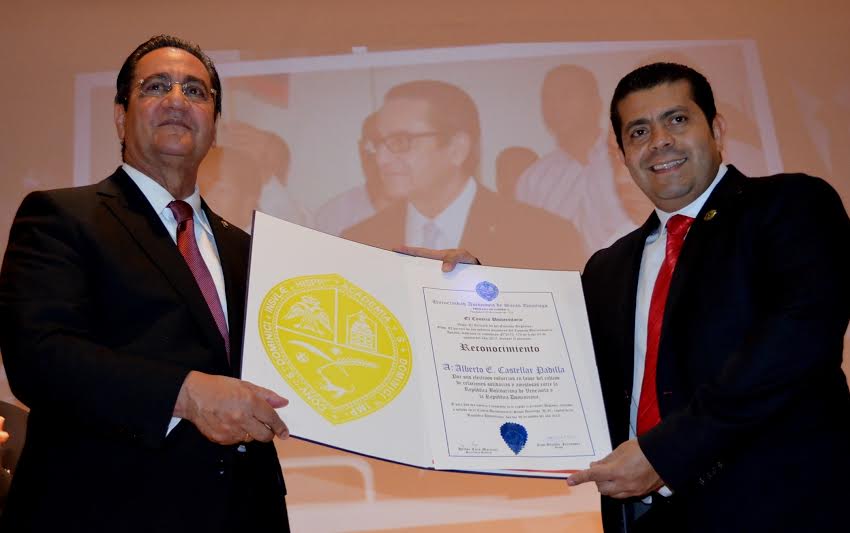 UASD reconoce embajador de Venezuela en el país por sus por su aporte a la solidaridad entre ambos pueblos