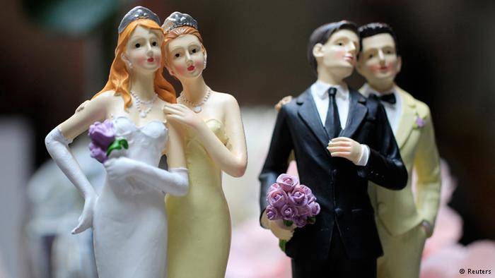 Supremo de EEUU falla contra funcionaria que se oponía a casar parejas gays