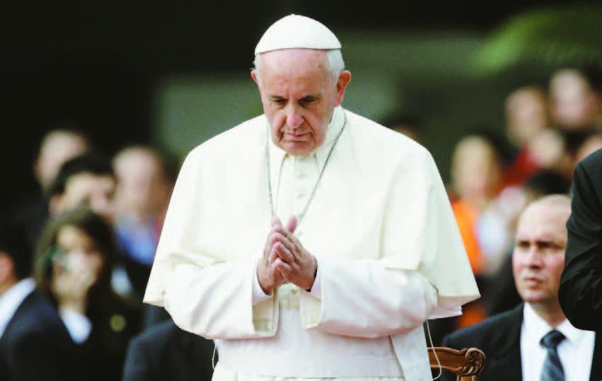 El papa invita a participantes del Sínodo a no centrarse en tema divorciados