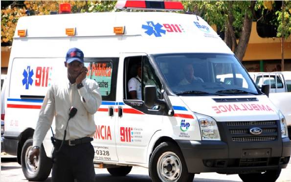 Una mujer da a luz en ambulancia del 911 durante trayecto a hospital