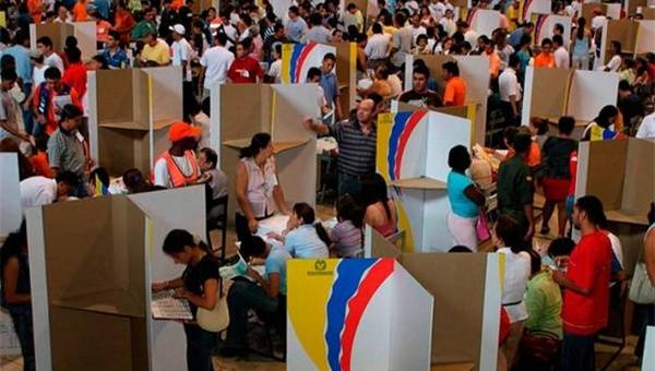 Cierran en calma elecciones regionales en Colombia