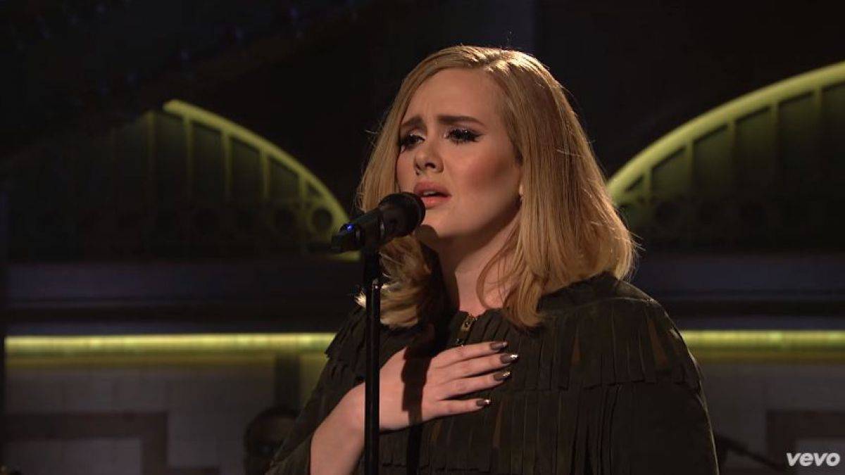 Adele pospone concierto en Phoenix debido a fuerte resfriado