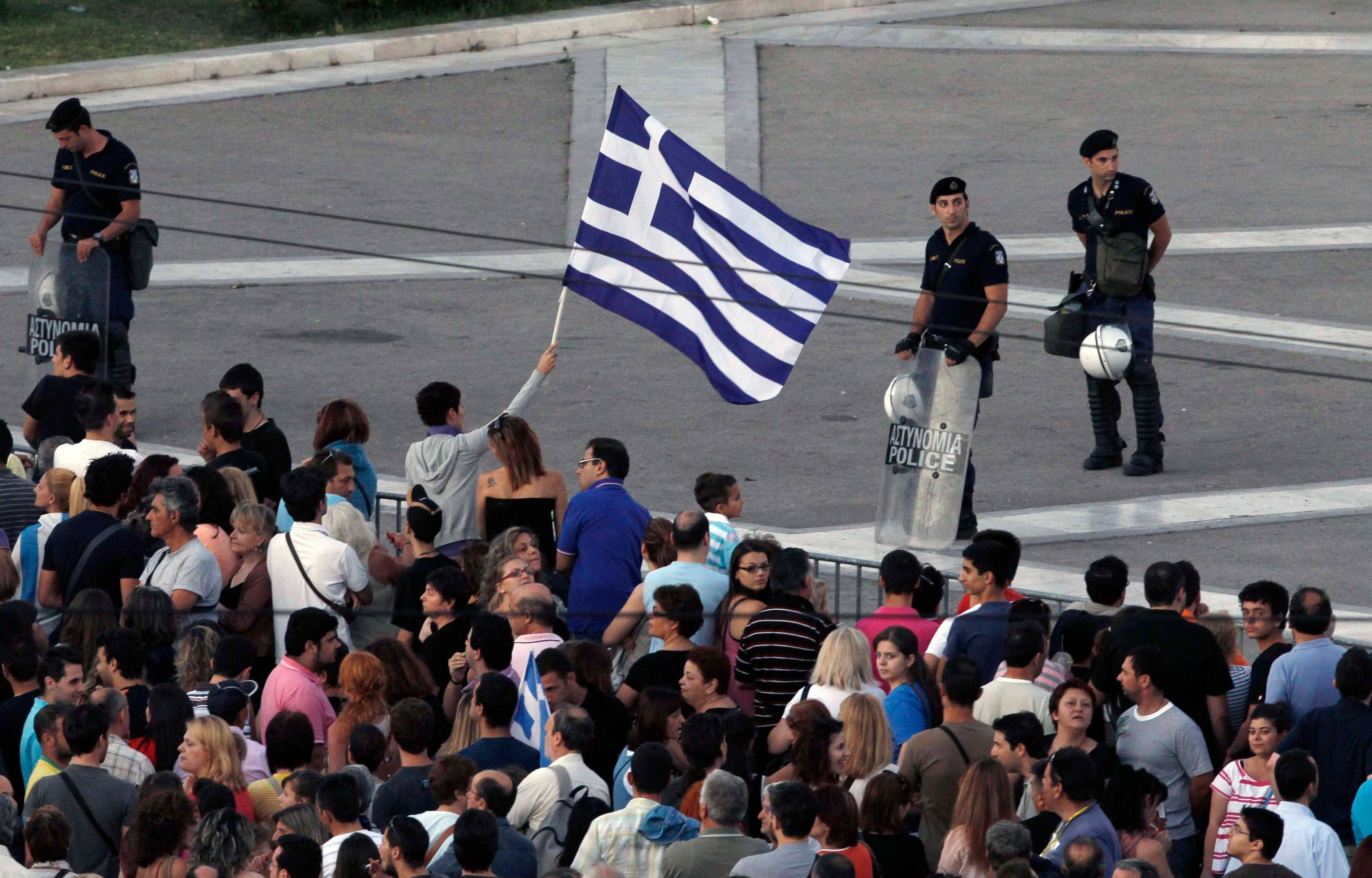Miles de agricultores se manifiestan en Atenas contra el aumento de impuestos