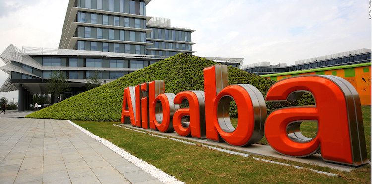 China multa con 2.800 millones de dólares a Alibaba por tácticas anticompetitivas