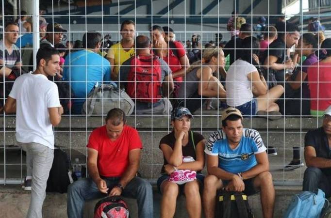 Panamá afirma que intenta reducir flujo de cubanos hacia Centroamérica