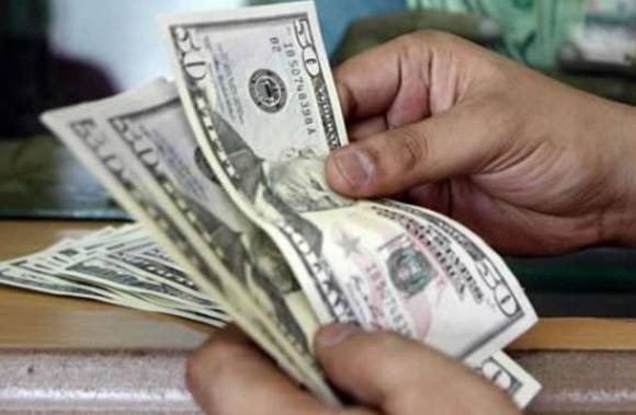 Ecuador aumenta a 366 dólares el salario básico para 2016