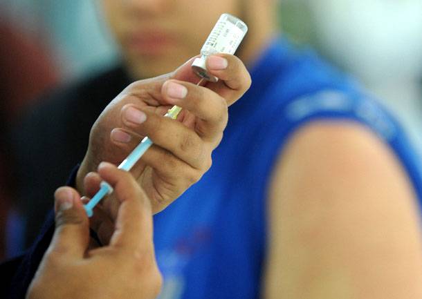 Vacunación ha salvado millones de vidas pero persisten mitos de sus riesgos