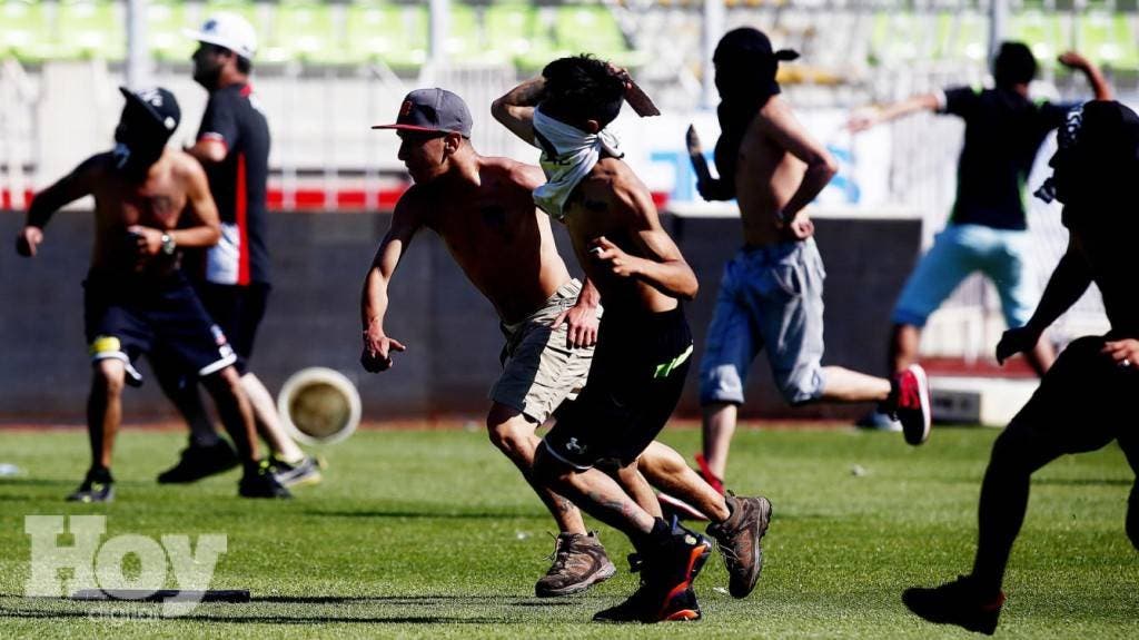 Hoy Digital - El fútbol chileno avergüenza fuera y dentro ...