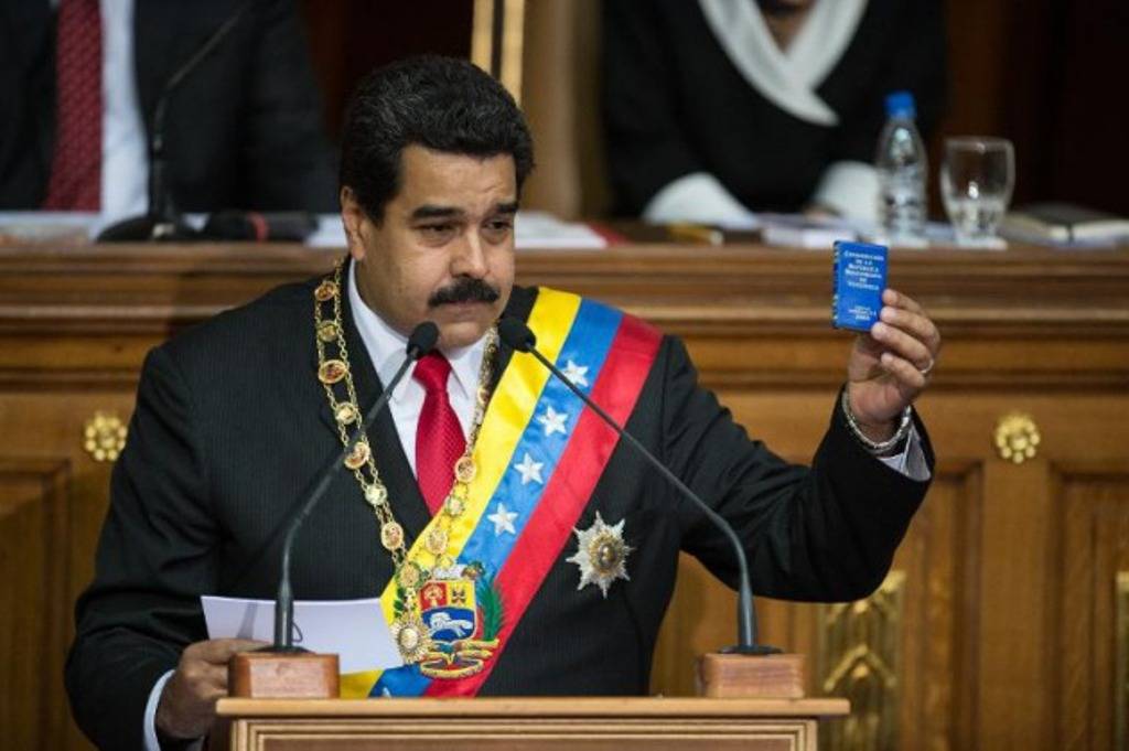Venezuela dará “tarjetas de consumo” a los más pobres para productos básicos