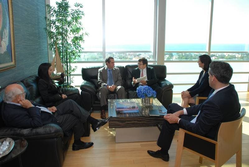 Ejecutivos de Vinci Airports se reúnen con ministro de Turismo