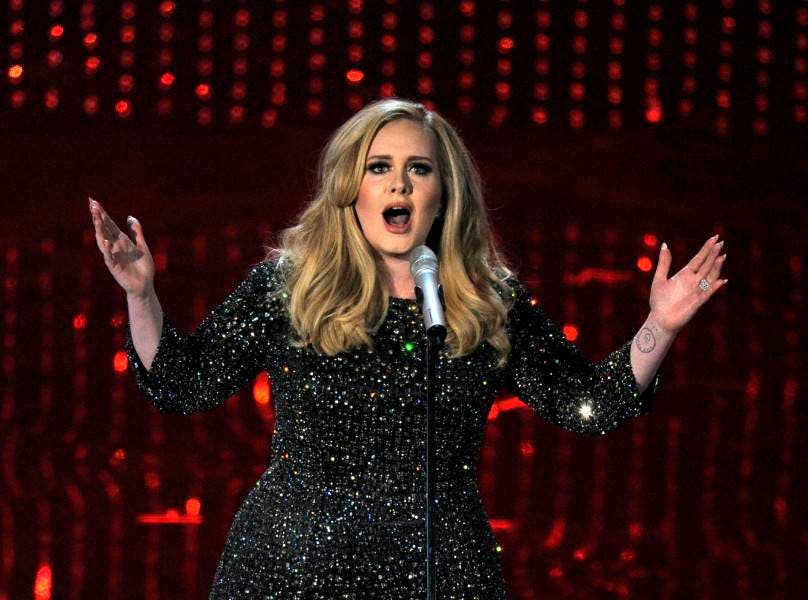 Adele firma gran contrato de 131 millones de dólares con Sony