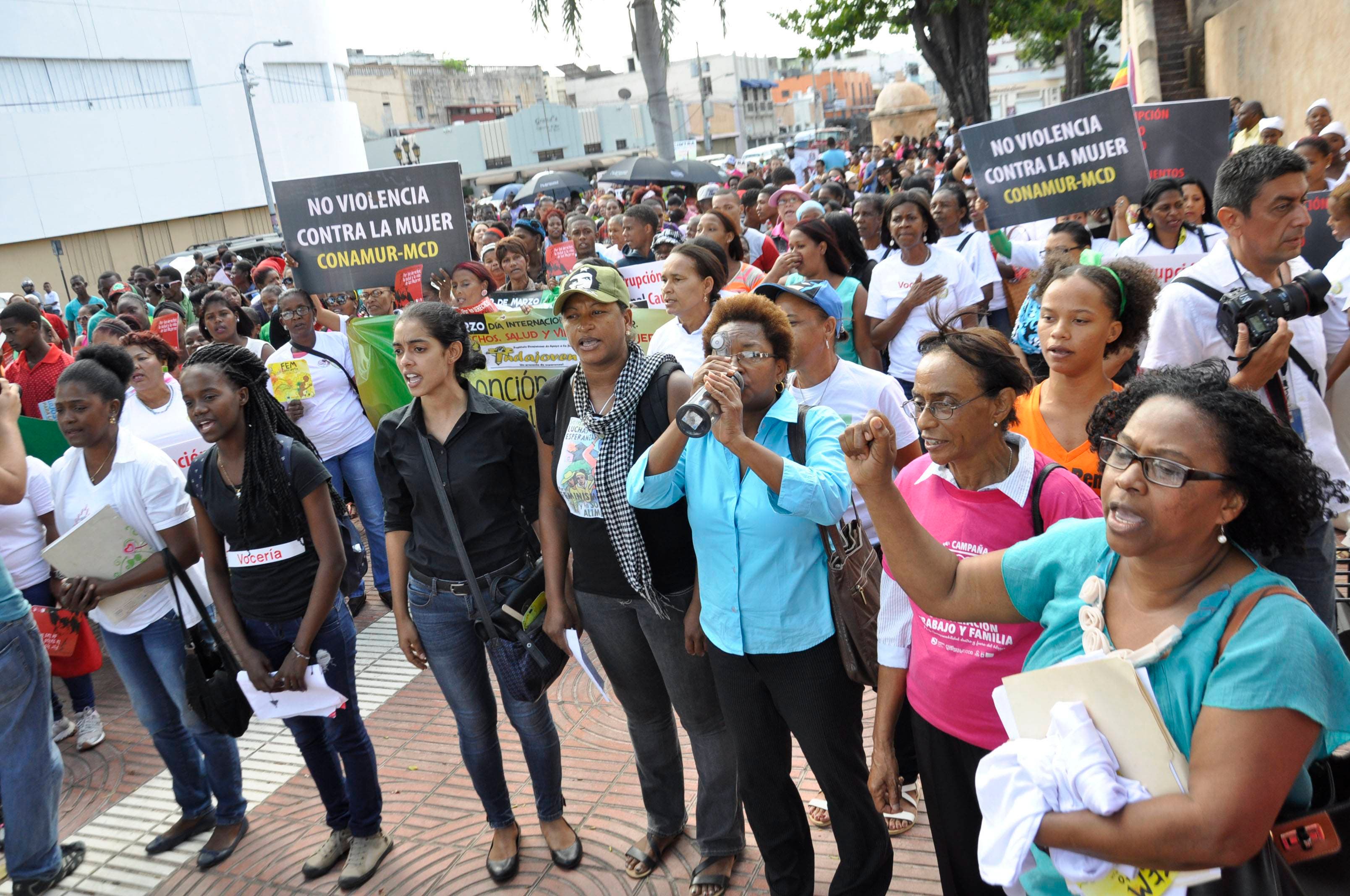 Fotos: Mujeres dominicanas recibieron este día luchando por sus derechos